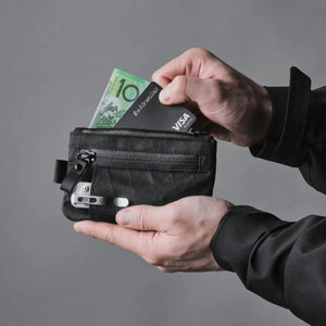 ALPAKA Zip Cardholder|防水拉鏈卡套 VX21|容納 4-12 張信用卡、鈔票及小型工具