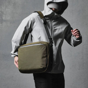ALPAKA Elements Tech Brief Pro 日常通勤背囊 600D|採用 Axoflux® 600D 回收纖維與 YKK Aquaguard 防水拉鍊,提供全天候保護