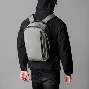 ALPAKA Metro Backpack 通勤背囊 - Axoflux 再生 300D 防潑水材質,適合日常與旅行