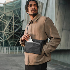 ALPAKA Zip Pouch Max V2 多功能側肩包|採用 Axoflux 210D 防撕裂尼龍材質與 YKK Aquaguard 防水拉鍊