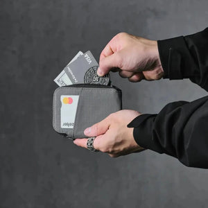 ALPAKA Zip Card Pouch 卡包 210D|可容納 12-20 張卡片