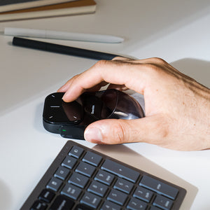 CHEERDOTS Cheerdots2 AI 智能滑鼠 - 桌面手持控制示意