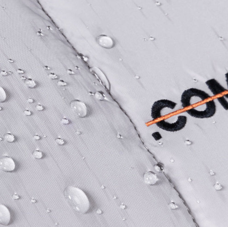 SUBTLE Commence Puff Sports Bag 泡芙運動包 - 防潑水面料細節展示，提升耐用性與清潔方便性