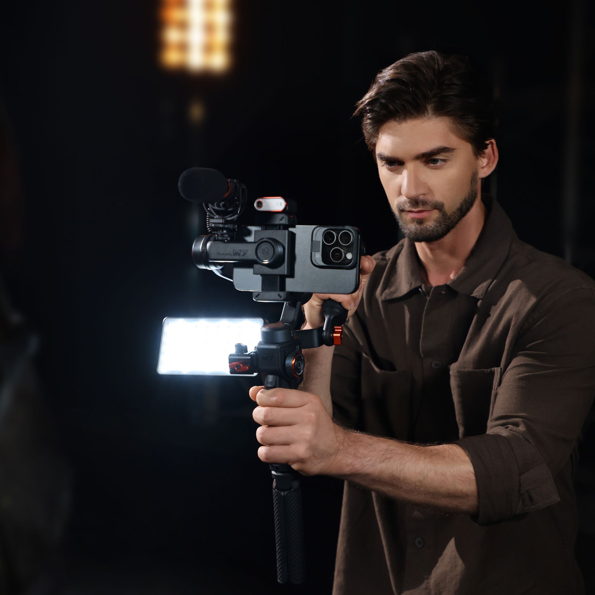 HOHEM Isteady M7 AI 觸控手機穩定器 - 手持雲台 拍片跟拍使用示意