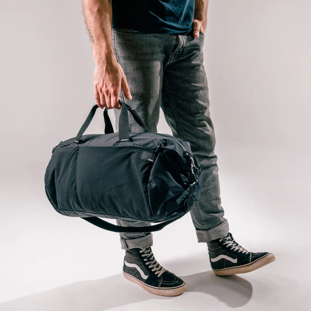 Matador ReFraction Packable Duffle｜設計輕巧但堅固耐用，適合長時間使用