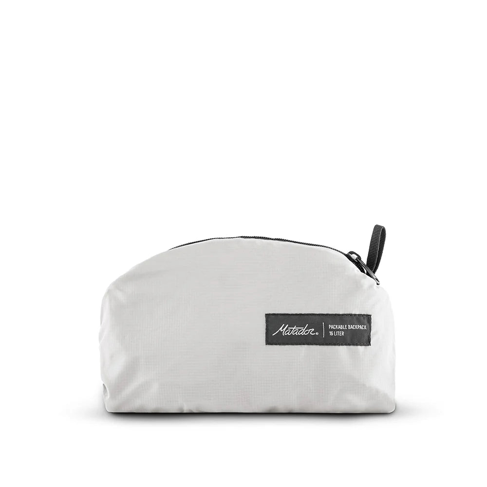 Matador ReFraction Packable Backpack｜配備透氣肩帶與可調節胸帶，提升舒適性