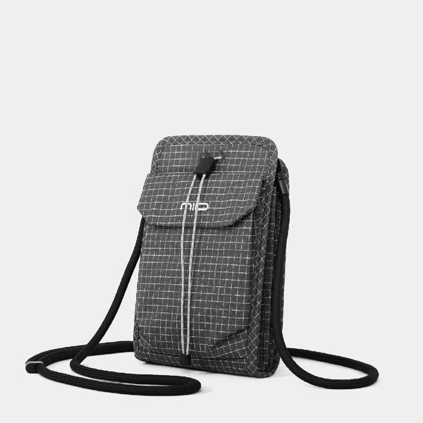尋找完美的極簡 EDC 裝備？NIID NEO EDC Compact Pouch 專為香港通勤與短途旅行設計。20x13cm 小巧袋身內置 8 個實用分區，背面設有快取口袋，輕鬆收納護照、手機、八達通與行動電源。立即體驗 Premium Urban Carry 的俐落感！