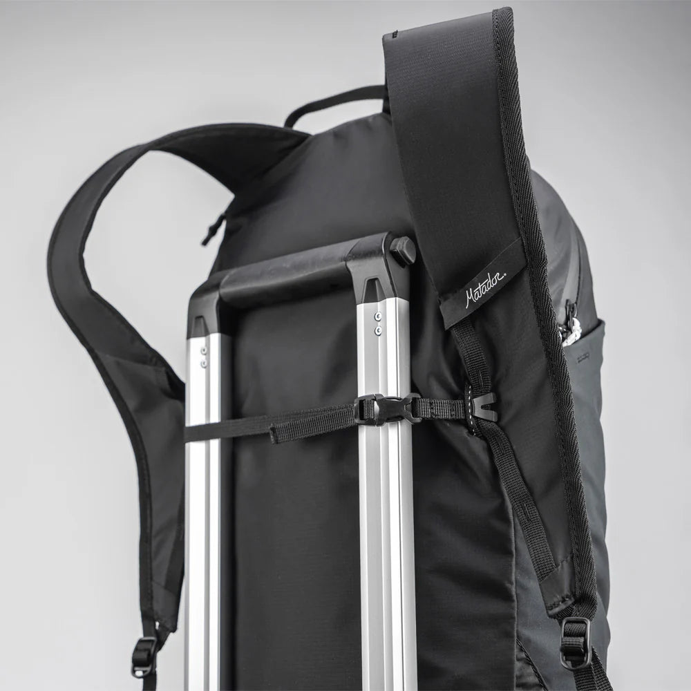 Matador ReFraction Packable Backpack｜16L 大容量，滿足短途旅行與通勤需求