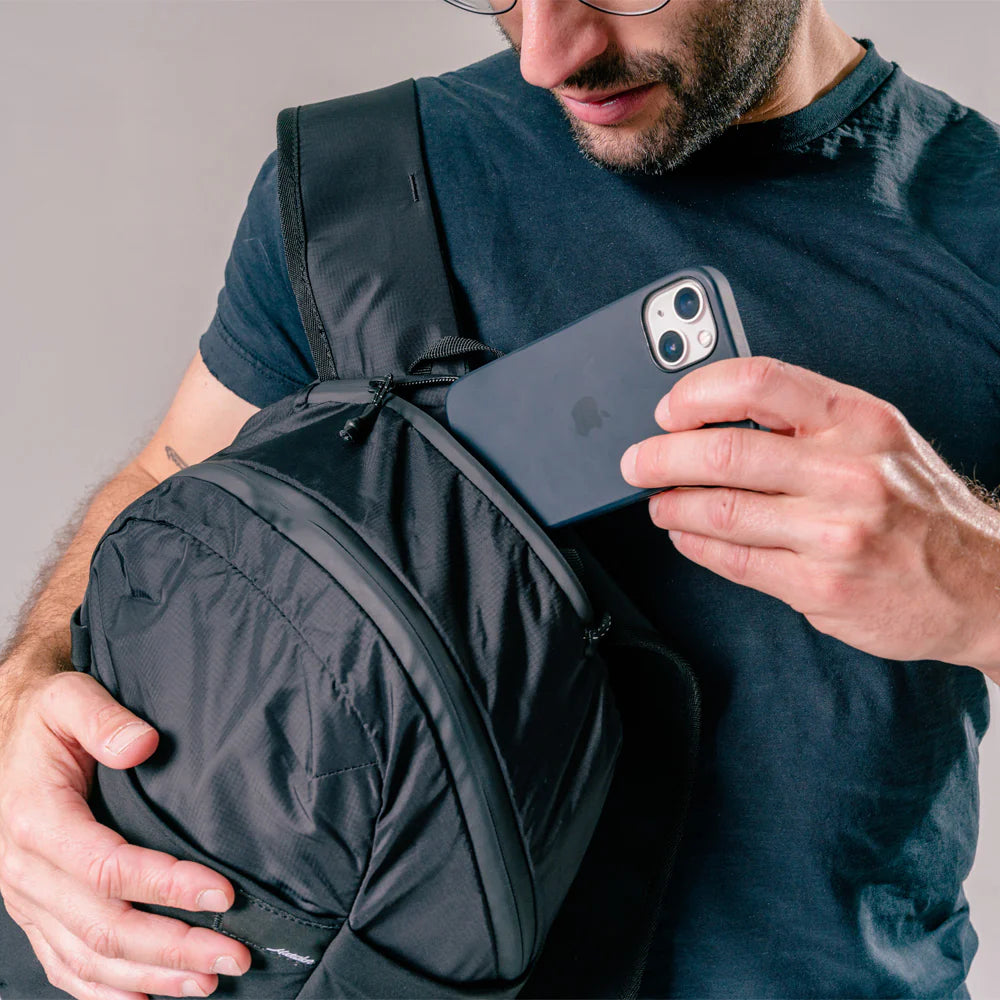 Matador ReFraction Packable Backpack｜16L 大容量，滿足短途旅行與通勤需求