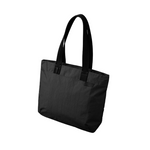 ALPAKA Flight Tote (M) 黑色款，展示其時尚外觀與大容量收納設計。