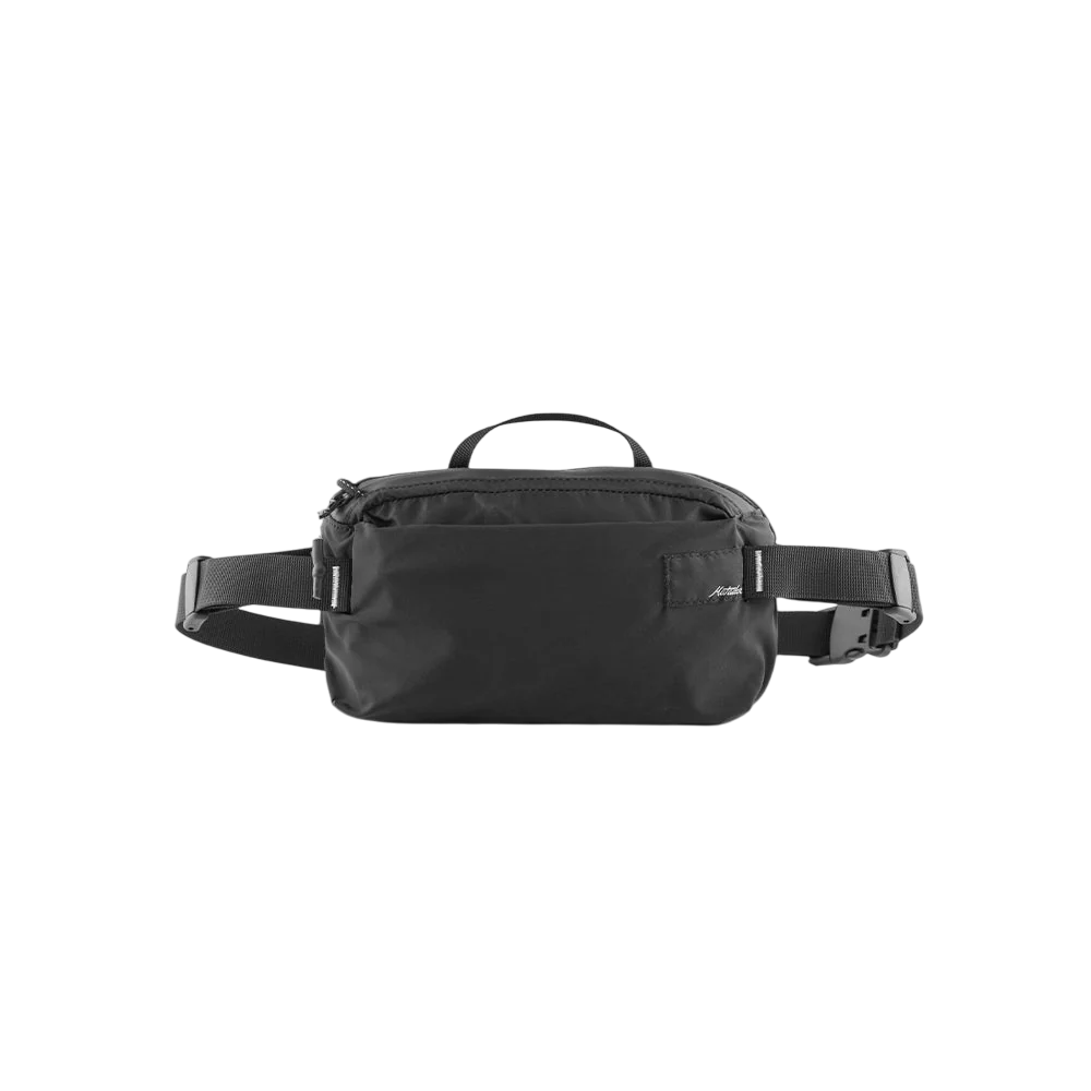 Matador ReFraction Packable Sling 摺疊單肩包展示，顯示 2L 容量與輕便設計