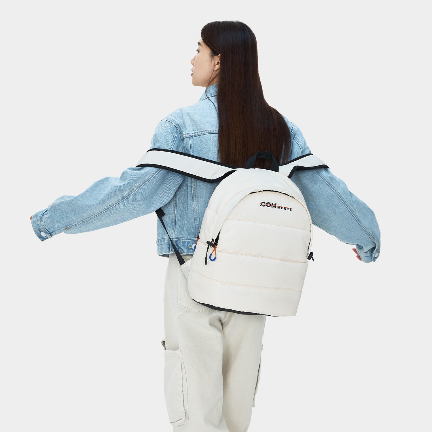 SUBTLE Commence Puff Backpack 泡芙背囊 - 雪絨白，輕量時尚設計，適合日常通勤與戶外使用