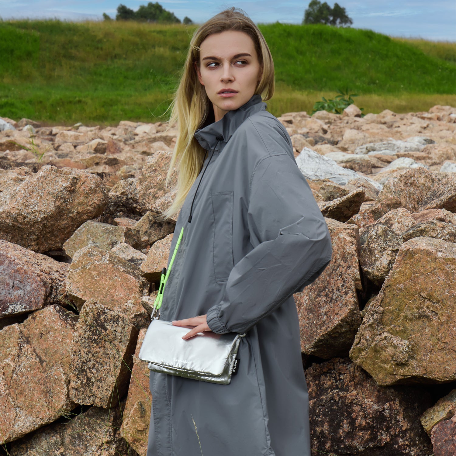 SUBTLE Puff Mini Crossbody Bag 斜孭袋 - 斜孭上身示範（輕巧日常出街）