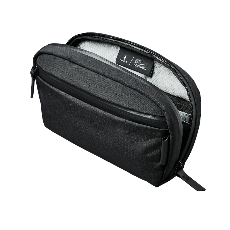 ALPAKA Toiletry Bag V2 洗漱化妝包｜採用 Axoflux 210D 防撕裂尼龍與 YKK Aquaguard 防水拉鍊設計