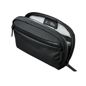 ALPAKA Toiletry Bag V2 洗漱化妝包｜採用 Axoflux 210D 防撕裂尼龍與 YKK Aquaguard 防水拉鍊設計
