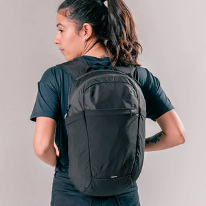 Matador ReFraction Packable Backpack｜16L 大容量，滿足短途旅行與通勤需求