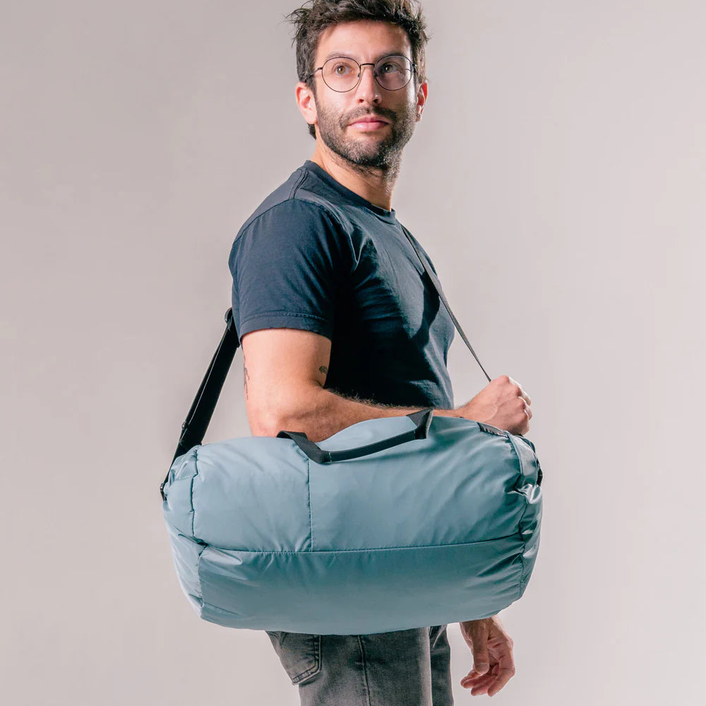 Matador ReFraction Packable Duffle｜採用防潑水材料、防水 YKK® 拉鍊及 PU 塗層