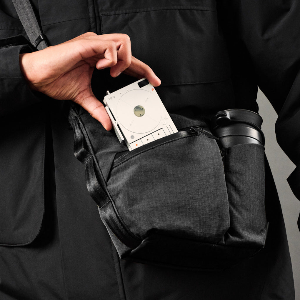 ALPAKA Flow Satchel 主隔層與內部拉鍊口袋，合理收納日常必需品