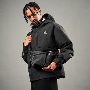 ALPAKA Flow Satchel 採用 YKK Aquaguard 防水拉鍊，全面防風雨，保護裝備安全