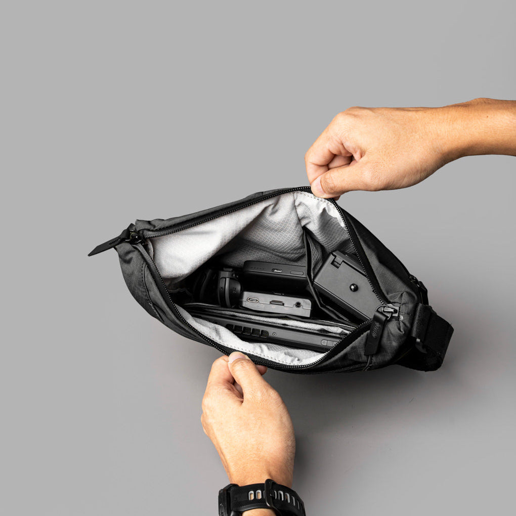 ALPAKA Flow Satchel 主隔層與內部拉鍊口袋，合理收納日常必需品