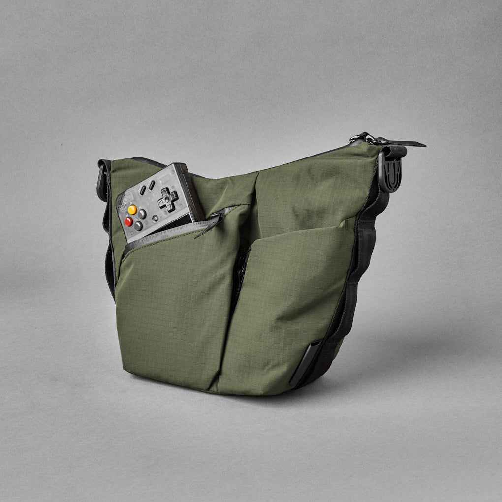 ALPAKA Flow Satchel 全新可拆卸肩帶設計，支持多種佩戴方式