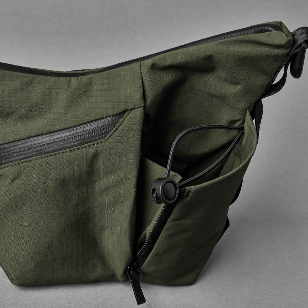 ALPAKA Flow Satchel 全新可拆卸肩帶設計，支持多種佩戴方式
