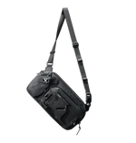 aulumu B01 城市機能斜揹袋以 “Beyond Storage” 為理念，採用 X-Pac 防水防撕裂布料與 Fidlock 磁吸扣。獨家配備「可拆卸金屬磁吸手機艙」，讓您隨時快取手機。容量可由 2.5L 擴充至 3.5L，完美應付日常通勤與城市探索。