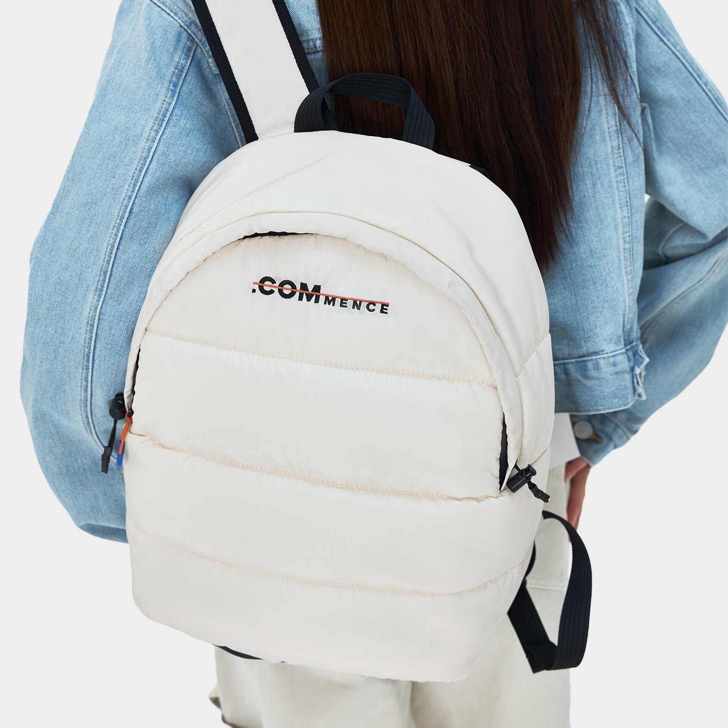 SUBTLE Commence Puff Backpack 泡芙背囊- 雪絨白款式，時尚輕便設計，適合短途旅行與日常通勤