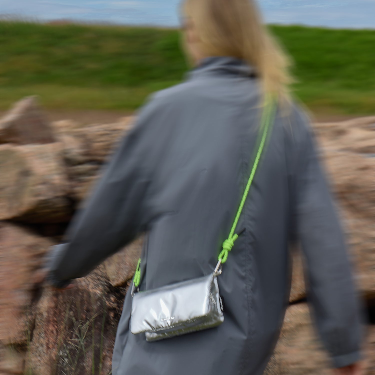 SUBTLE Puff Mini Crossbody Bag 斜孭袋 - 斜孭上身示範（輕巧日常出街）