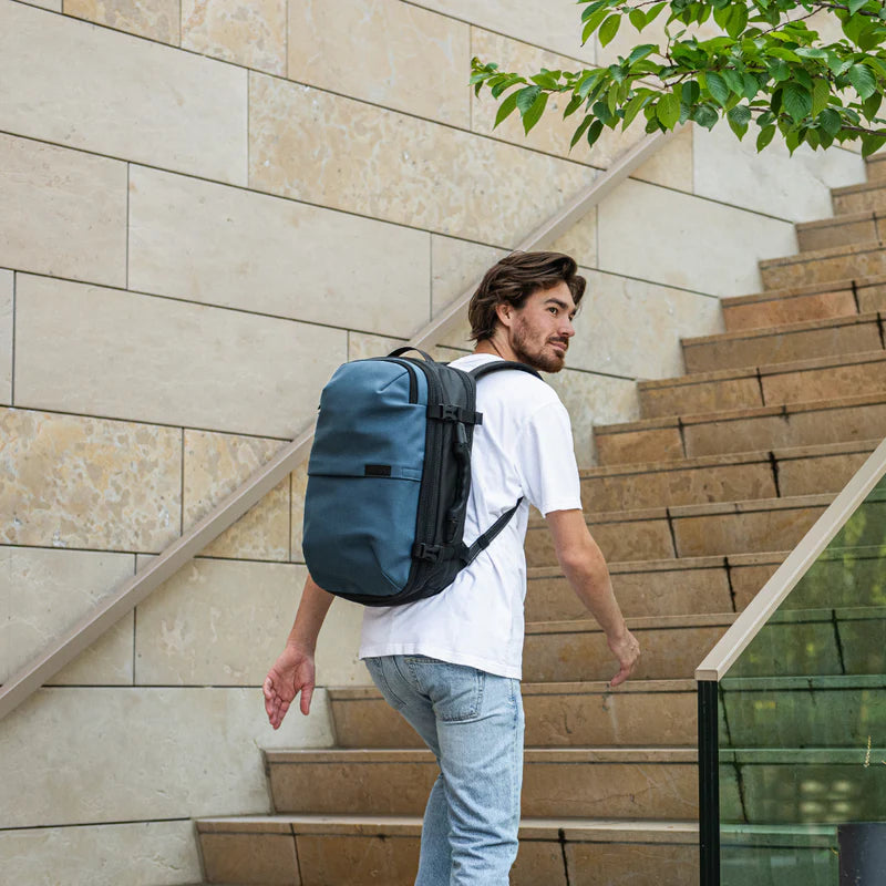 AIRBACK Travel Backpack｜附行李插帶，旅行與商務出差必備