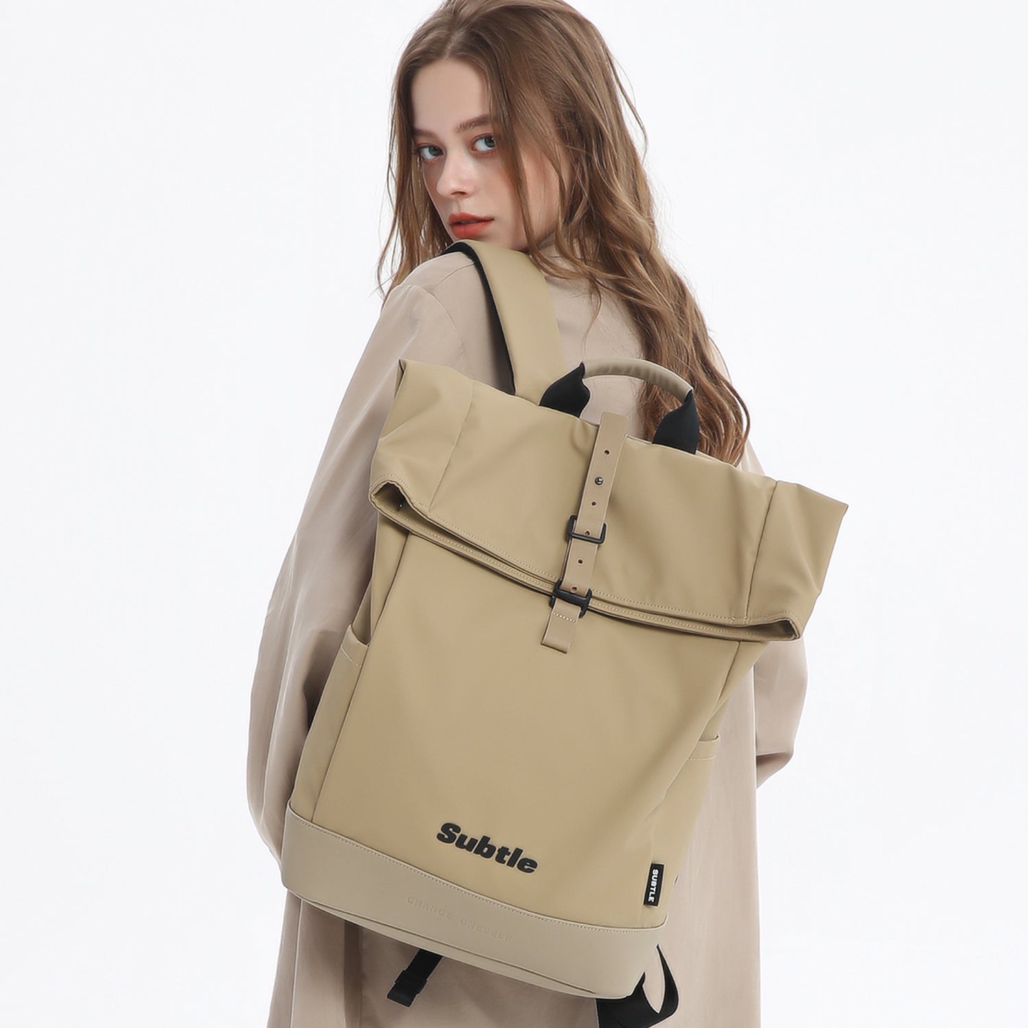 SUBTLE Scope 雙肩包 - 沙棕色雙肩包，人體工學肩帶設計，揹負更舒適