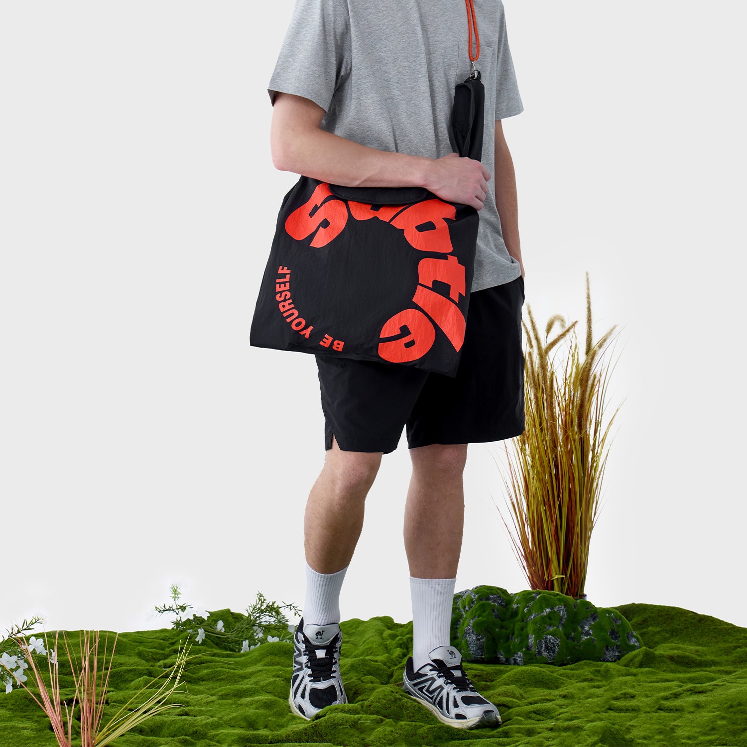 SUBTLE Flow 背心托特包 - 黑色托特袋，簡約百搭設計，適合日常穿搭與通勤需求