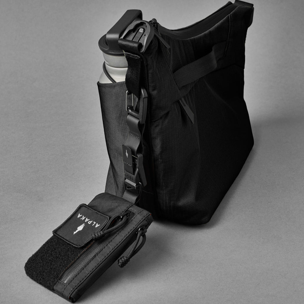 ALPAKA Flow Satchel 全新可拆卸肩帶設計，支持多種佩戴方式