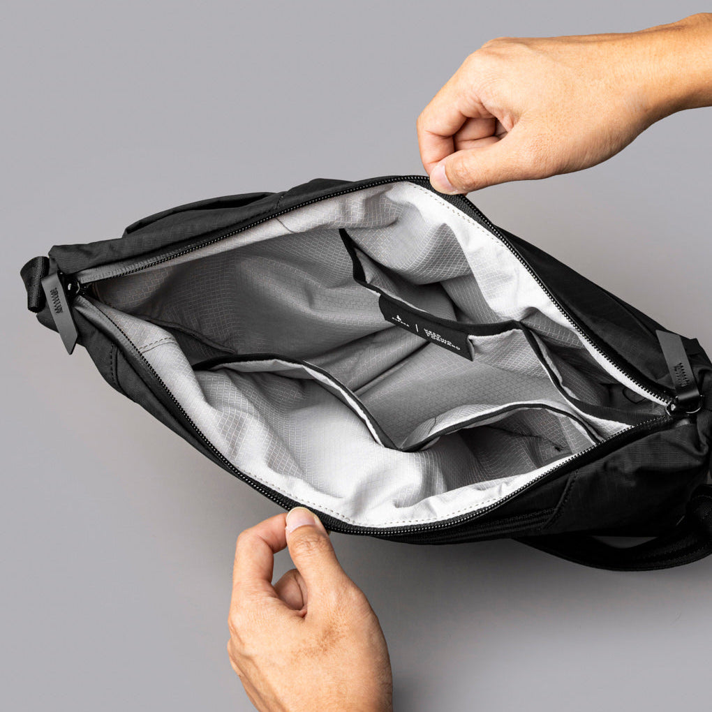 ALPAKA Flow Satchel 主隔層與內部拉鍊口袋，合理收納日常必需品