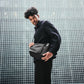ALPAKA Flow Satchel 採用 YKK Aquaguard 防水拉鍊，全面防風雨，保護裝備安全