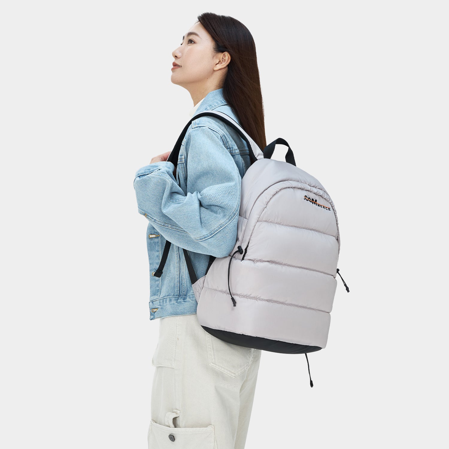 SUBTLE Commence Puff Backpack 泡芙背囊 - 霧凇灰，防潑水材質與舒適肩帶，適合長時間使用的多功能背包