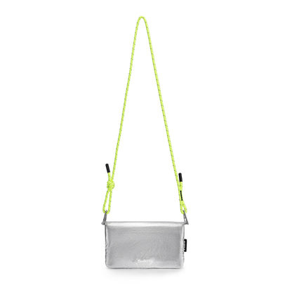 SUBTLE Puff Mini Crossbody Bag 斜孭袋 - 正面主圖（銀色・簡約百搭外觀）