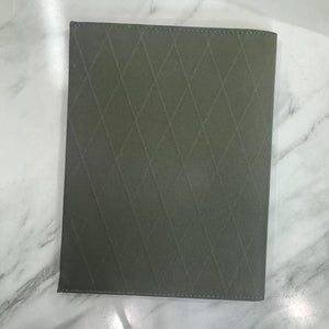 ALPAKA Ark Bifold Passport Wallet 護照卡包 VX21 #1687 ( 陳列品/瑕疵品特價出售 )