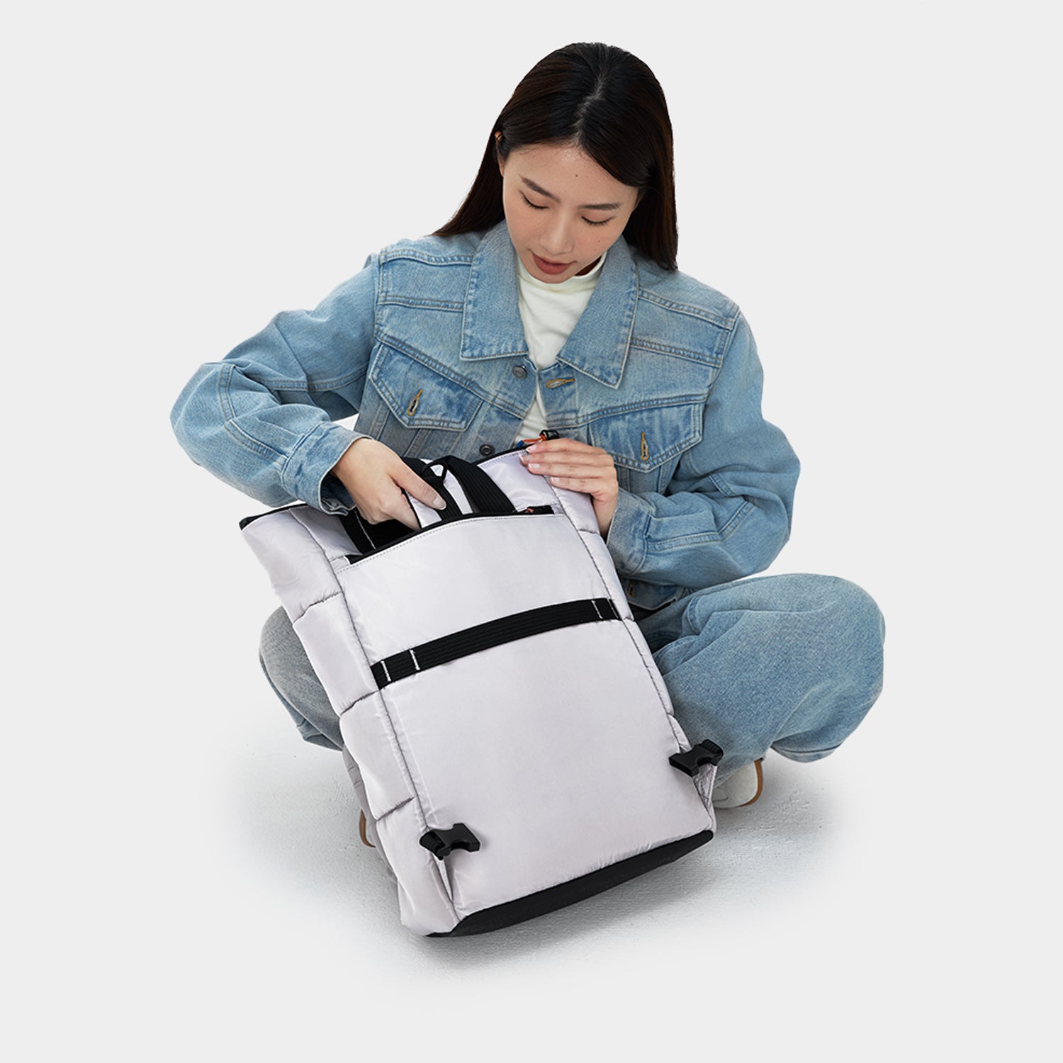 SUBTLE Commence Puff Geometric Backpack 泡芙幾何背囊 - 背面肩帶細節展示