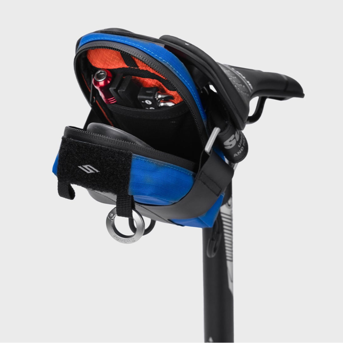 SUBTLE SIKE-B 騎行車尾包 - 內部分隔層展示，可輕鬆收納手機、工具及隨身物品