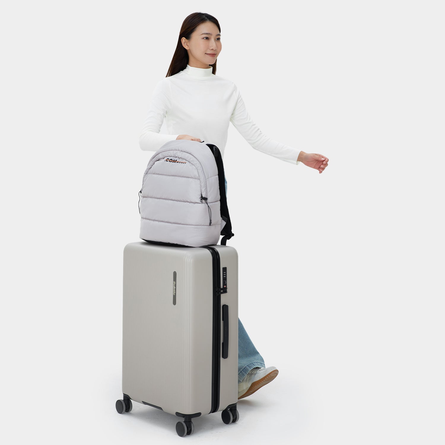 SUBTLE Commence Puff Backpack 泡芙背囊 - 霧凇灰款式，輕便防潑水材質，適合短途旅行與戶外活動