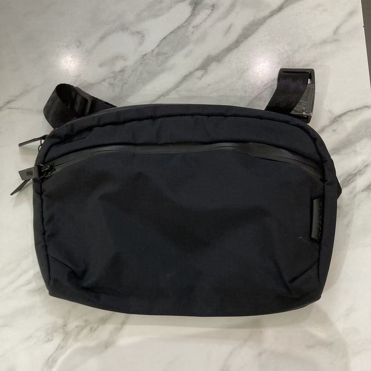 ALPAKA Flight Sling 2L 側肩包 210D #1771 ( 陳列品/瑕疵品特價出售 )