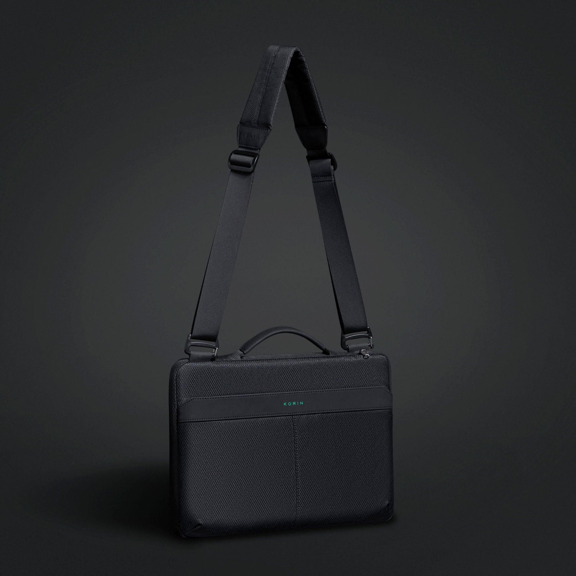 KORIN HiLite 輕便手提電腦包 KY028 輕量設計，方便攜帶的日常使用場景。