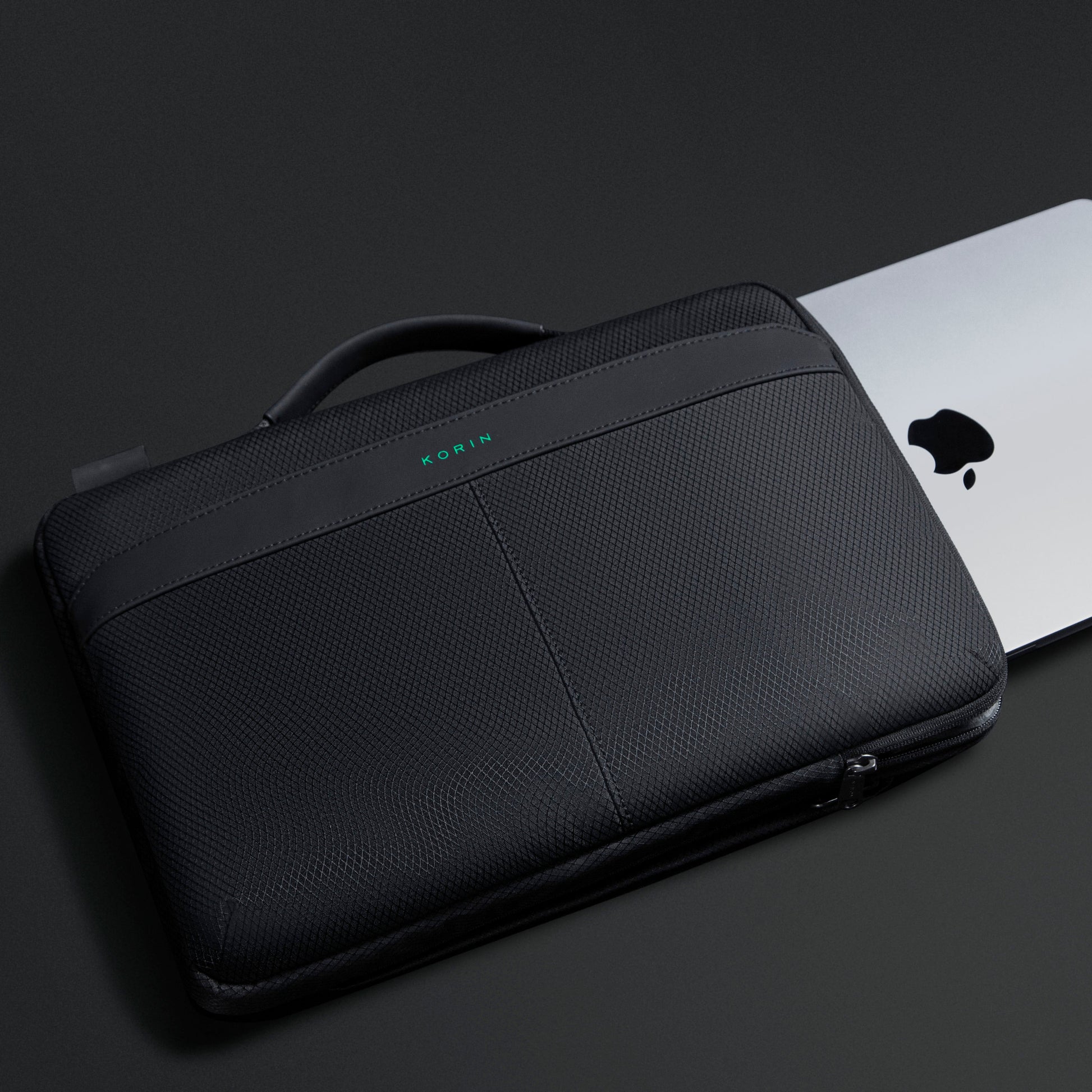 KORIN HiLite 輕便手提電腦包 KY028 輕量設計，方便攜帶的日常使用場景。