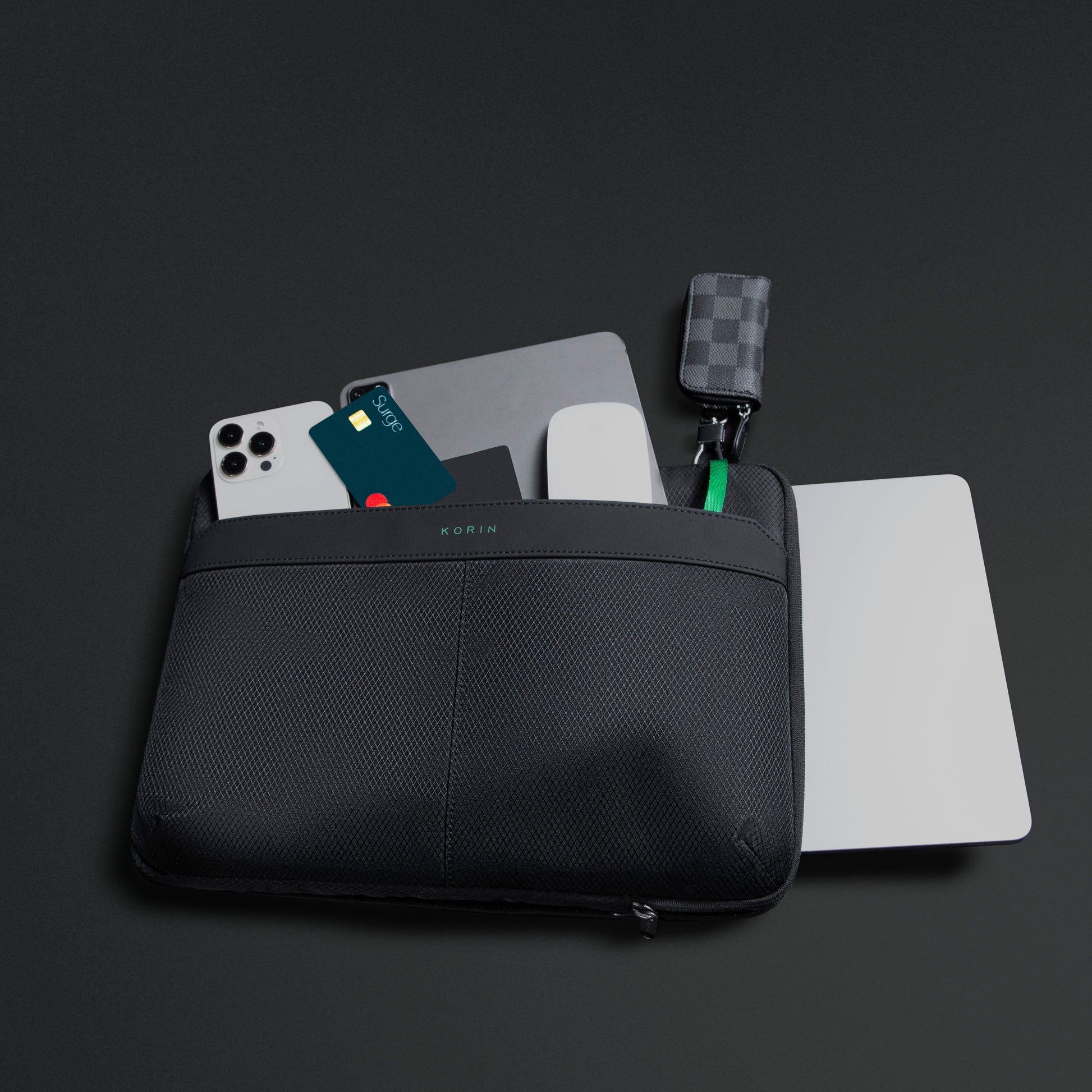 KORIN HiLite 輕便手提電腦包 KY028 內部多分區設計，展示文件、筆電及配件的收納空間。