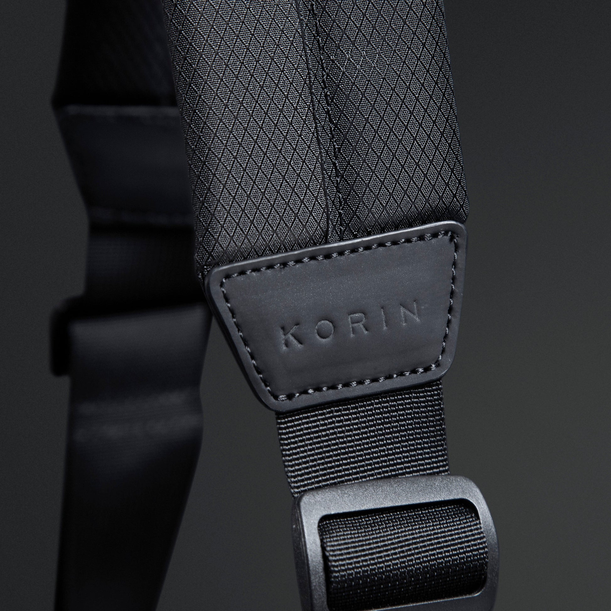 KORIN Hivoy 輕便手提電腦包 KY030  配備可調節肩帶，支持手提、單肩及斜挎三種攜帶方式。