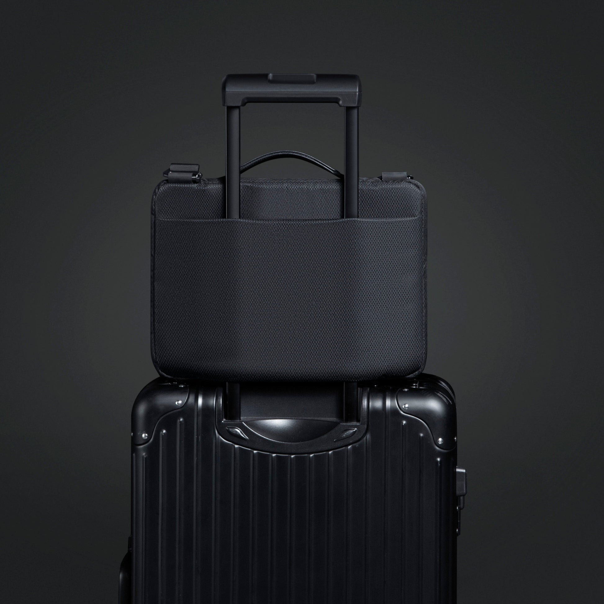 KORIN HiLite 輕便手提電腦包 KY028 輕量設計，方便攜帶的日常使用場景。