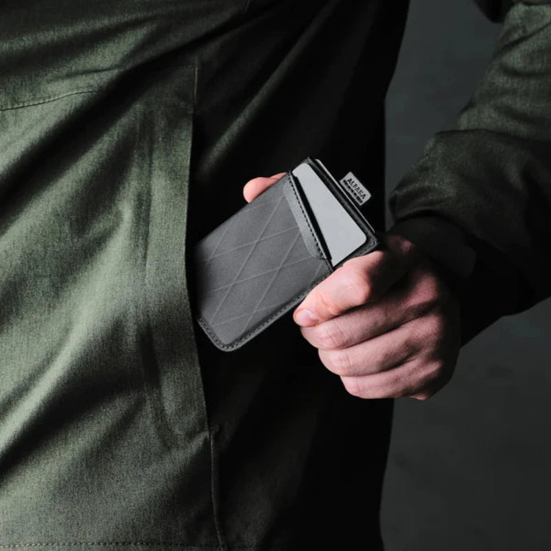 ALPAKA Up Cardholder V2｜防風雨、防紫外線特性，適合日常使用或戶外活動