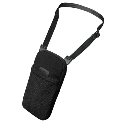 ALPAKA Modular Shoulder Pocket Slim 黑色款，展示輕巧外觀與模組化設計。