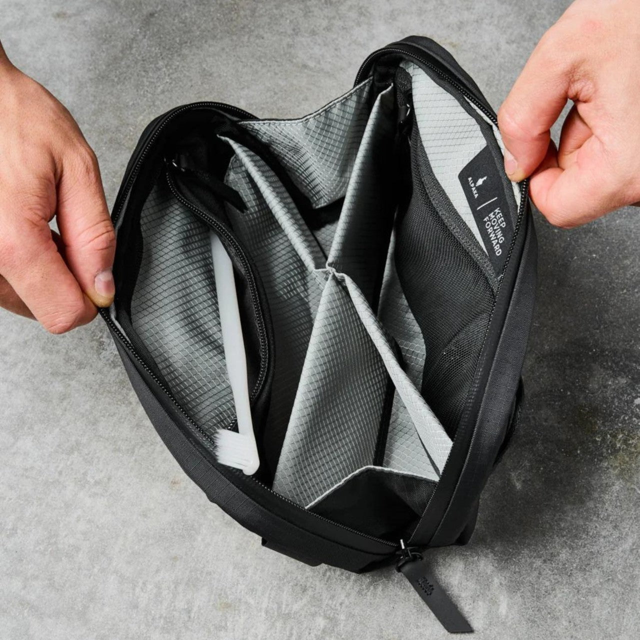ALPAKA Toiletry Bag 洗漱化妝包｜防水耐用，旅行必備